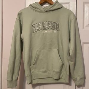 Cute sage green sweatshirt soft on inside